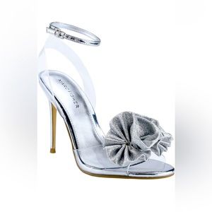 🆕 Marc Fisher Eavie Ruffle ankle strap heels Sz 8.5